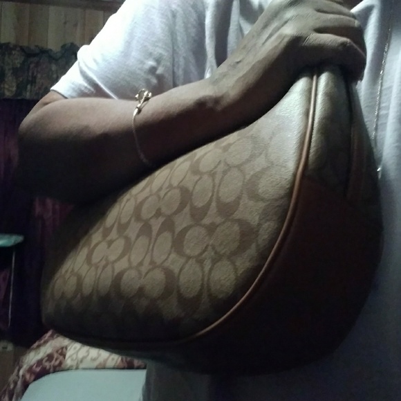 Coach Signature Canvas Authentic Shoulder Tote - Picture 2 of 4